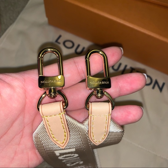 LV multiple Pochette by the pool - Picture 14 of 15